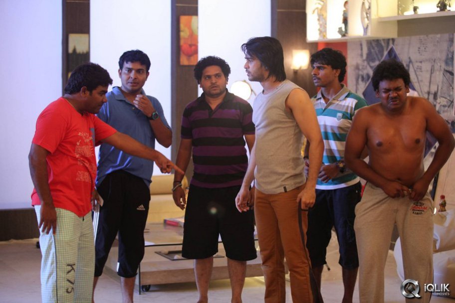 Mirchi Lanti Kurradu